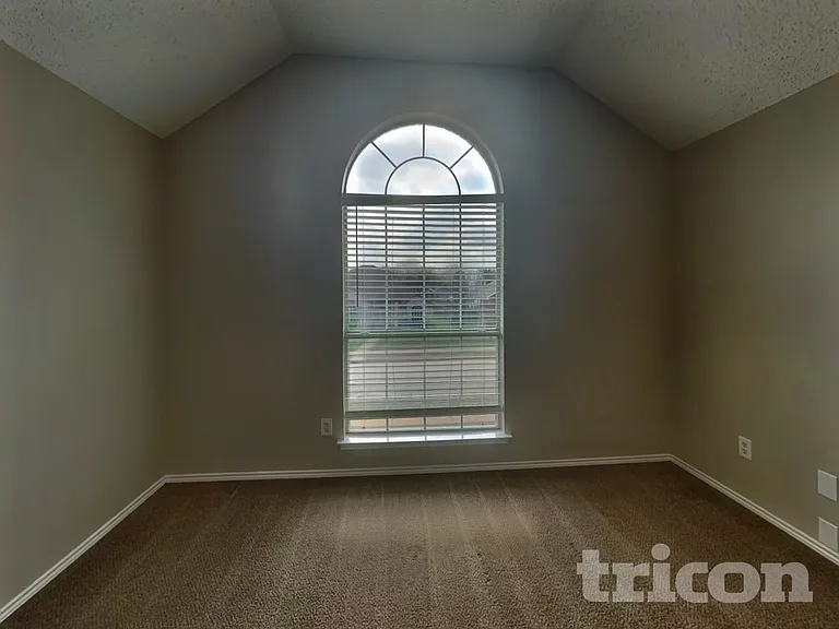 1226 Paul Dr — Photo 5