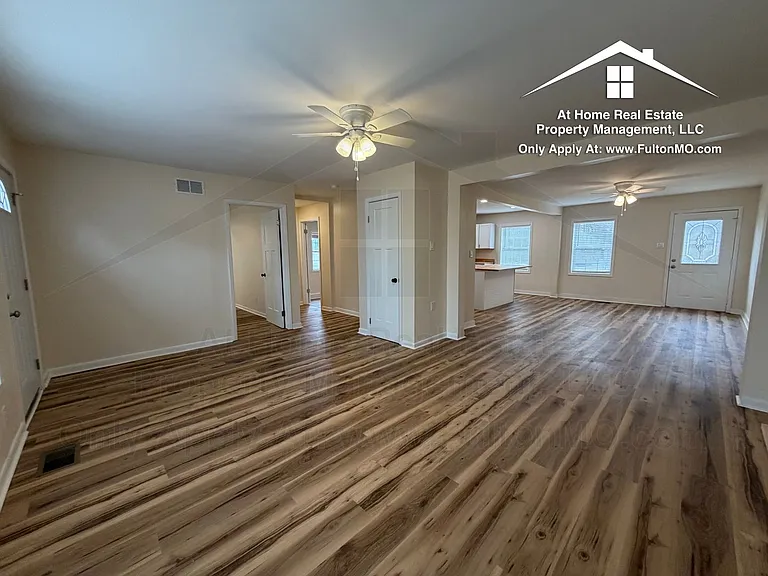 703 W 7th St — Photo 10