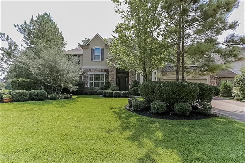 Life Forms built home on over sized corner lot in Beckonvale.