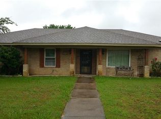2034 Wellington Dr, Grand Prairie, TX 75051