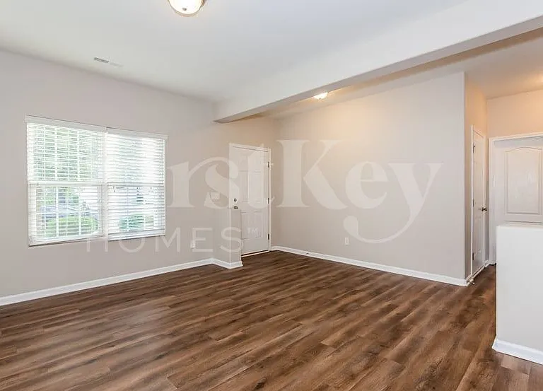 2516 Meadow Crossing Dr — Photo 3