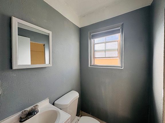 4th image of 405 N 1st Ave APT 8