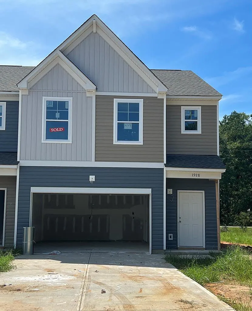 3 bed, 2.5 bath, 1592 sqft, $1,850 — Photo 1