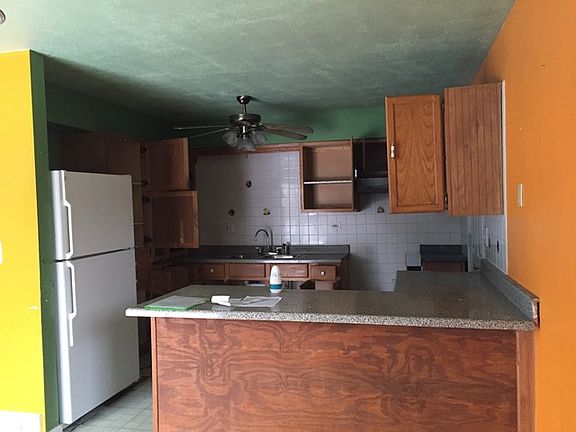 4th image of 16 E Hawthorne Dr