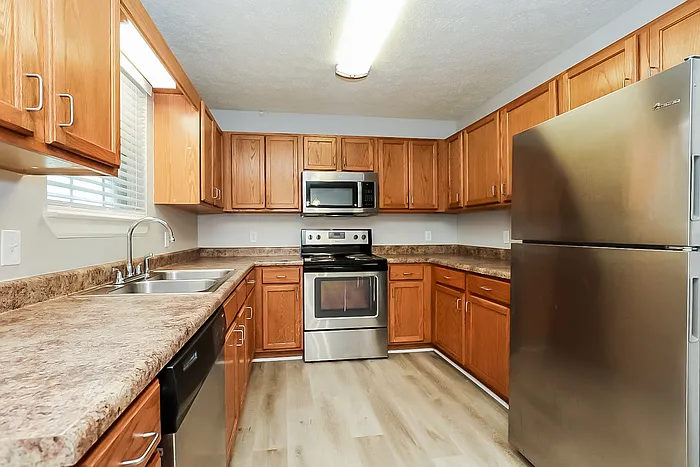 1031 Heydel Cir — Photo 8