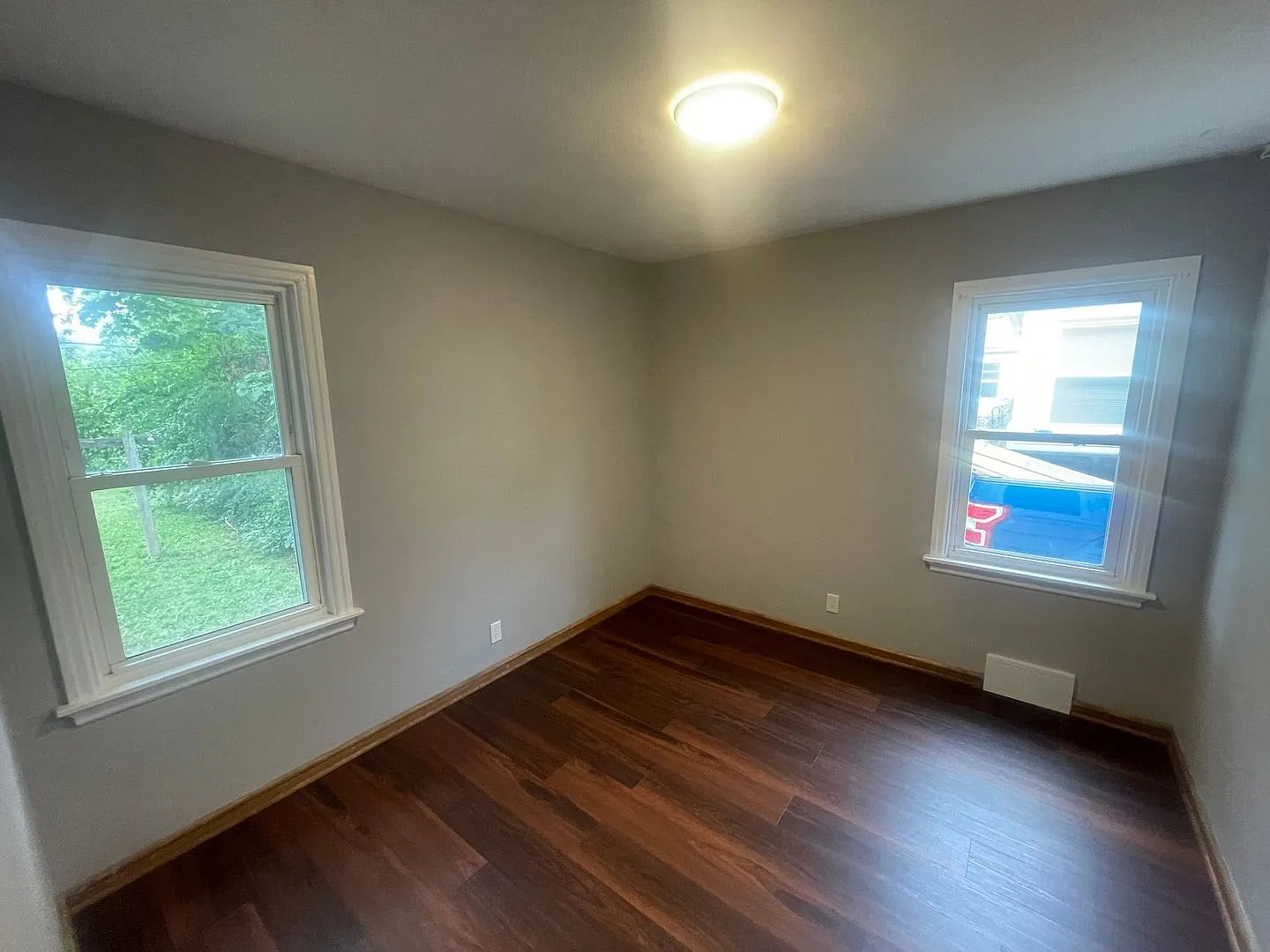 3 Bedroom Single Family — Photo 4