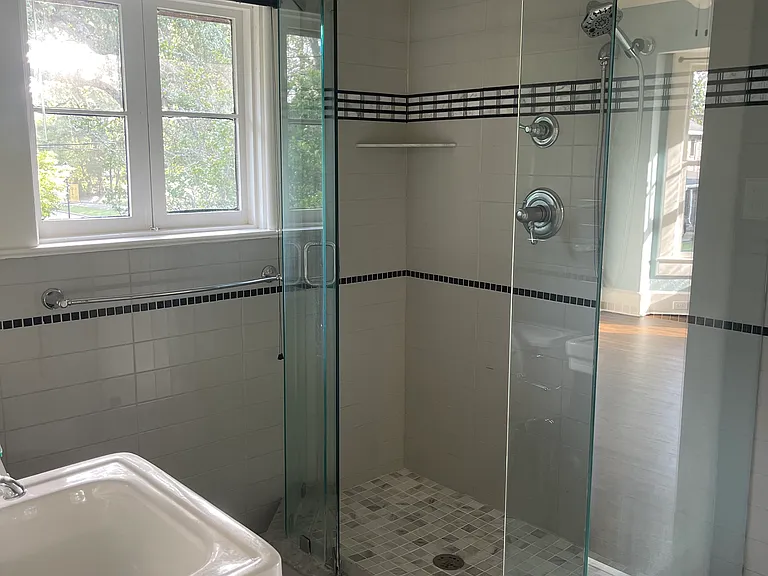 1124 N Spring St — Photo 40