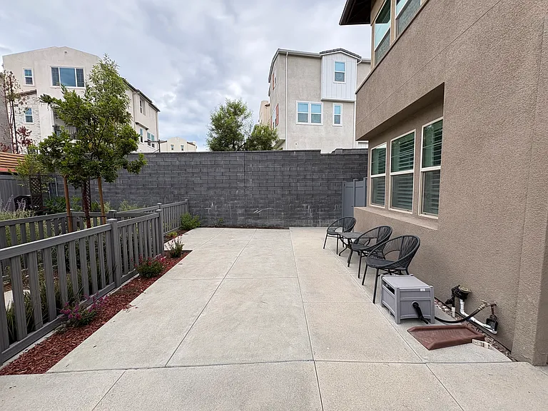 445 Hazel Dr — Photo 8