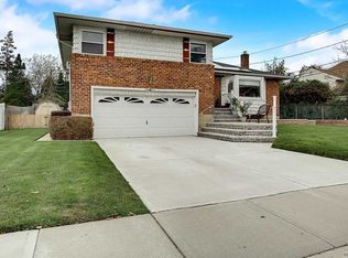 63 Pasadena Dr, Plainview, NY 11803