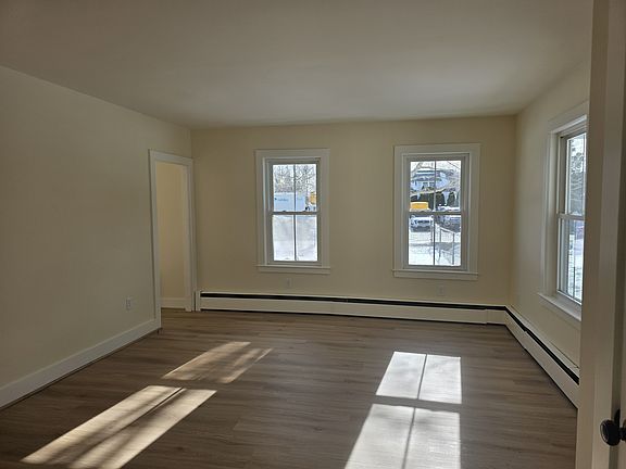 5th image of 10 Bayview St #A