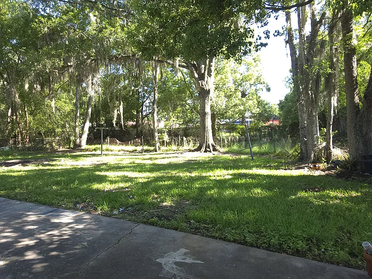 5246 Moncrief Rd W — Photo 19