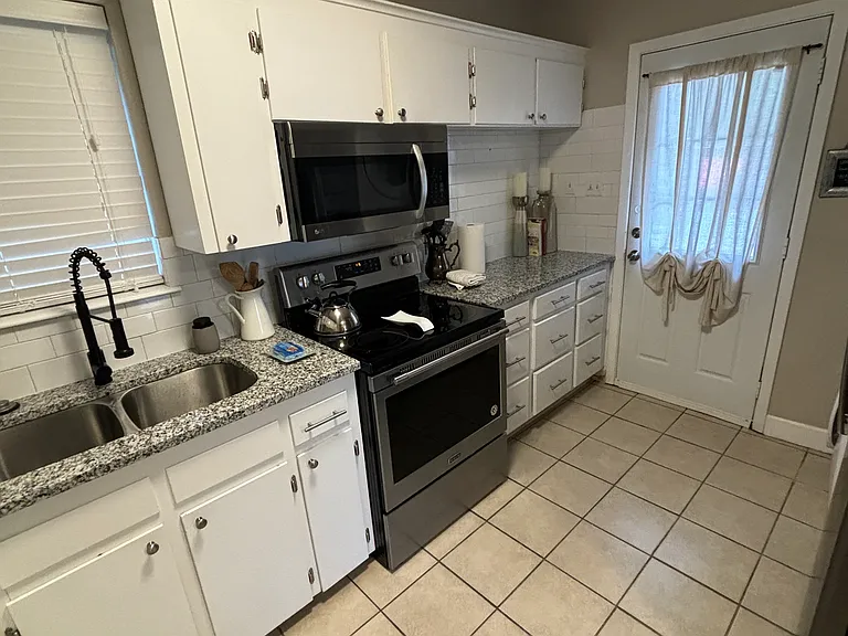 1307 Sherry Ln #B — Photo 6