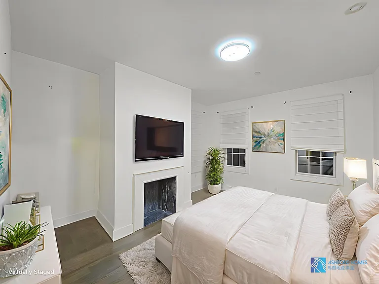 1811 Voorhies Ave #1 — Photo 5