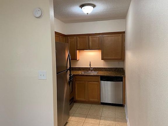 2nd image of 3112 W Horatio St #35