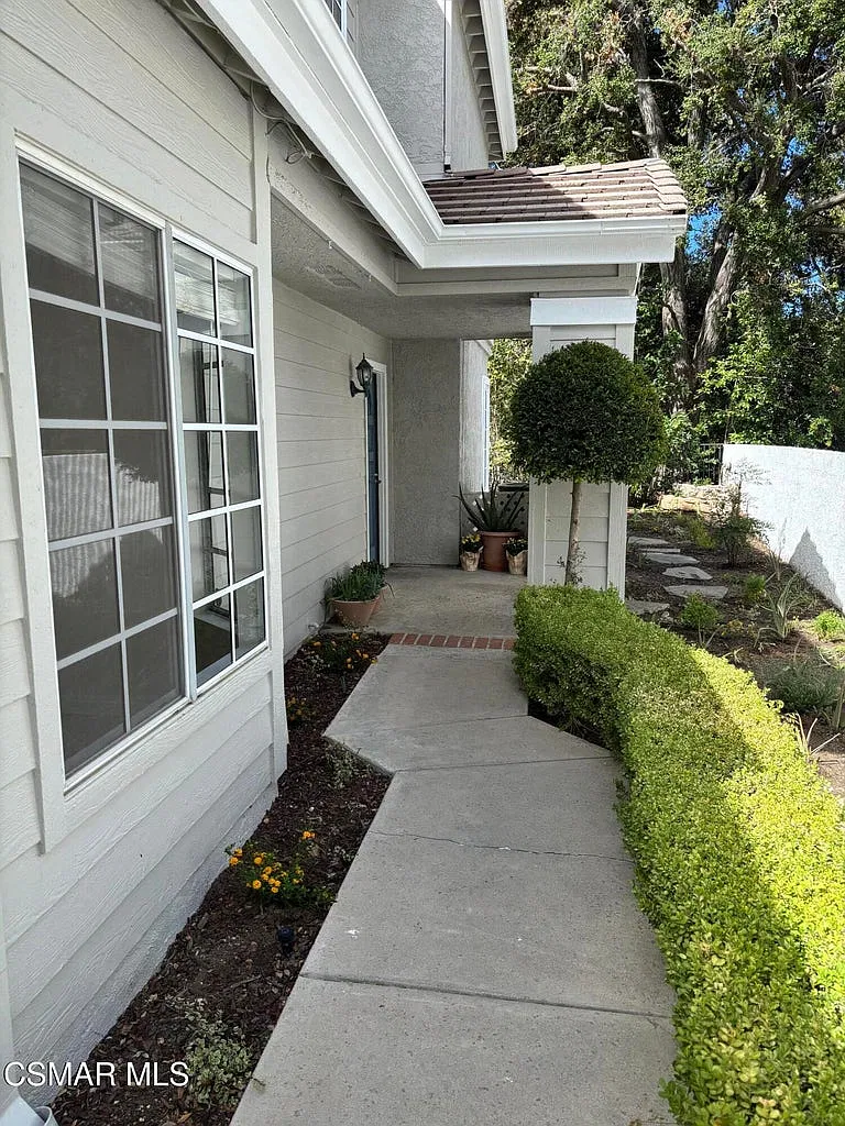 3 bed, 2.5 bath, 2267 sqft, $5,500 — Photo 3