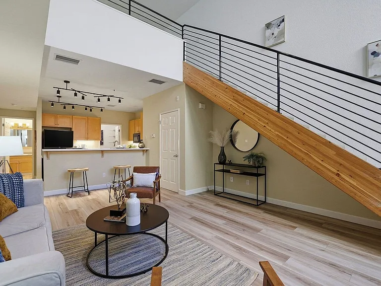 400 N 1st St #111 — Photo 3