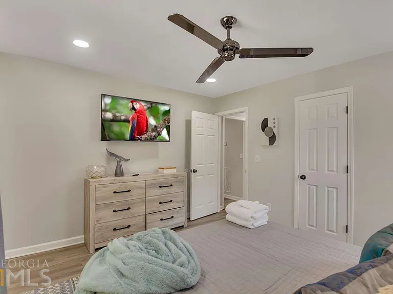 5551 Davis Dr — Photo 9