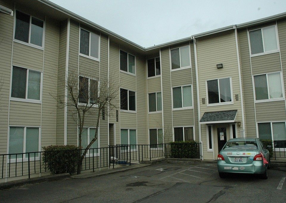 2nd image of 2421 SW Trenton St APT 104