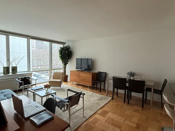 1510 Lexington Avenue image 1 of 17