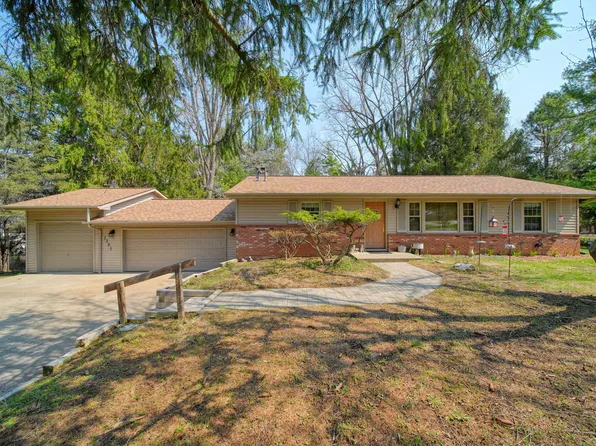 3381 Pine Ridge Dr, Jackson, MI 49201