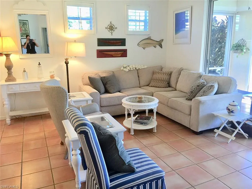 2 bed, 2.0 bath, 1389 sqft, $8,800 — Photo 3