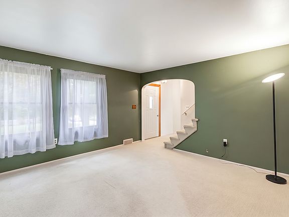 4th image of 804 Roosevelt Rd