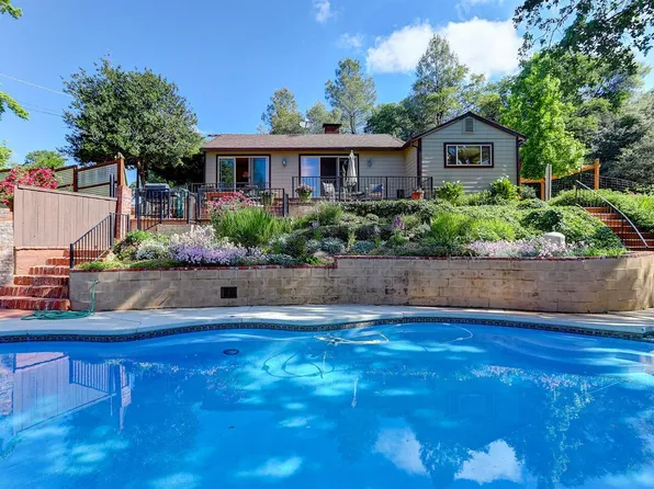 10529 Oak Dr, Grass Valley, CA 95949