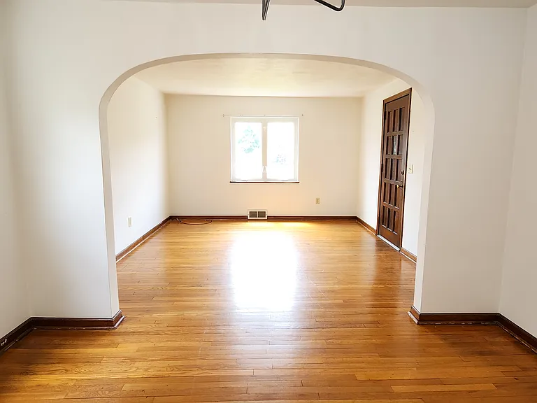 517 Clyde St — Photo 5