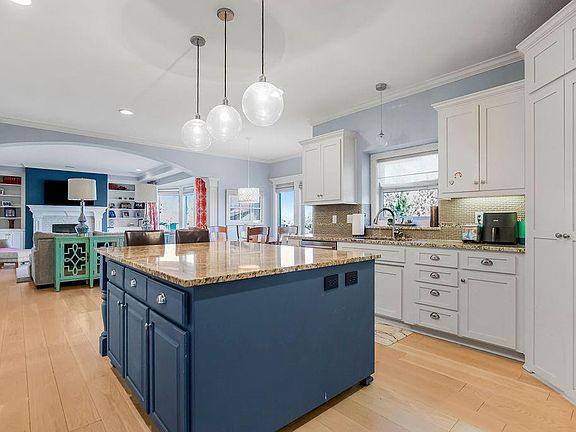 3rd image of 509 NE Woodpark Ln
