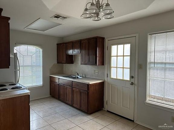 5th image of 801 W Bronze Dr