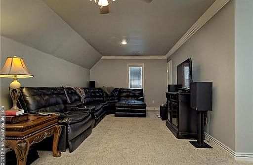 4th image of 1003 Edinburgh Ave