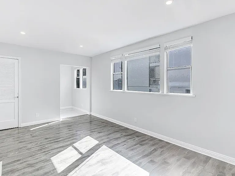 Oakhurst Apartments — Photo 5