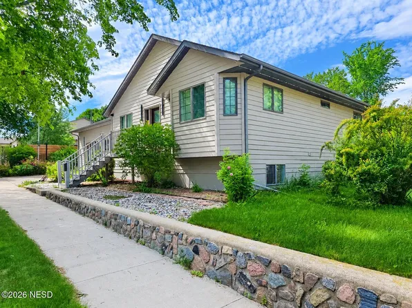 121 E 11th Ave, Webster, SD 57274