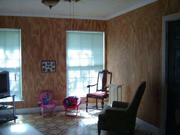 5th image of 214 Sherman Dr