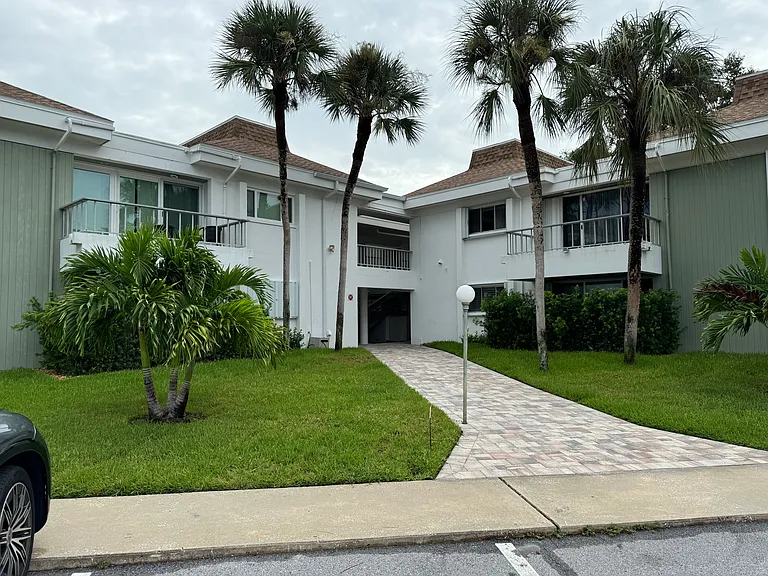 311 Island Way #201 — Photo 2