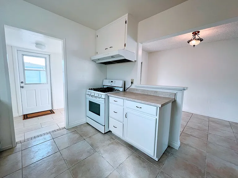 156 Date St — Photo 10