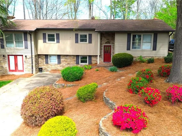 1524 Holly Cir, Wilkesboro, NC 28697