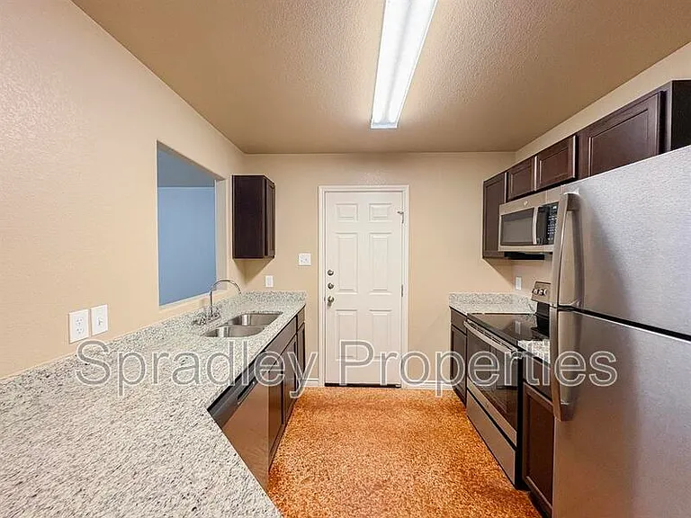 1013A Kerr Ct — Photo 4