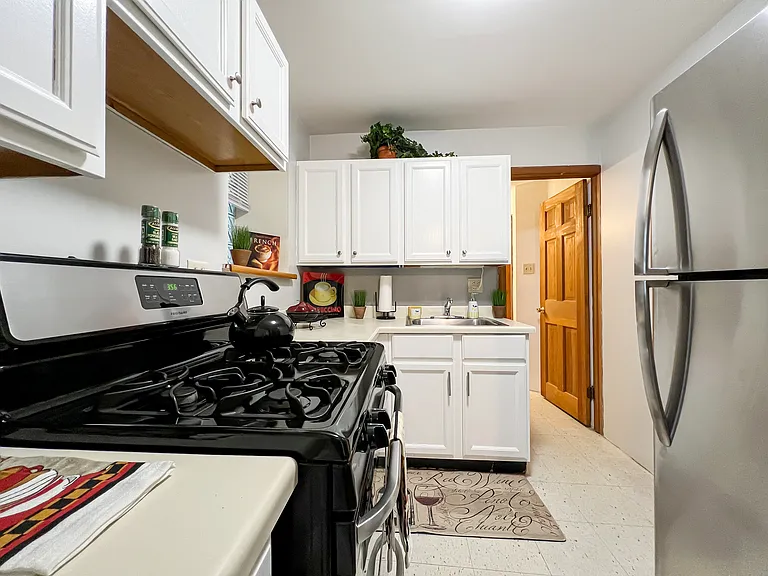 1214 N Paulina St — Photo 15