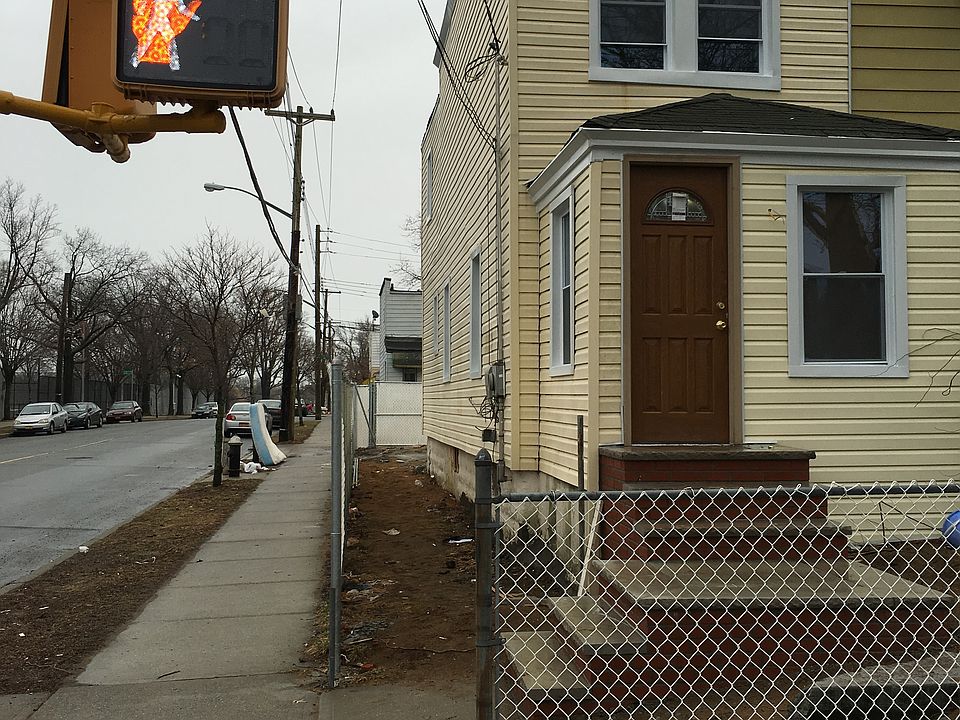 1st image of 153 00 Foch Blvd