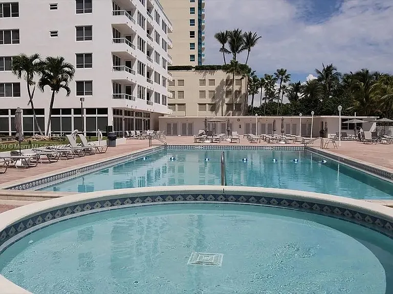 5005 Collins Ave #1422 — Photo 16