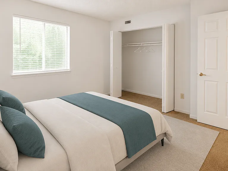 Creekside Square Apartments — Photo 17