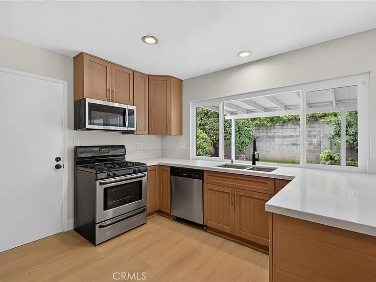 559 Pierpont Dr — Photo 7
