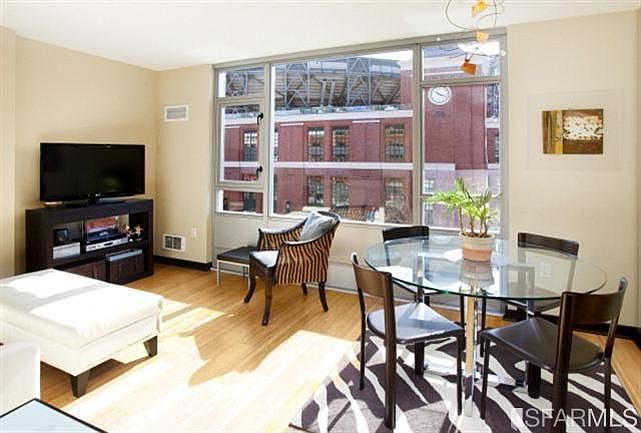 1st image of 170 King St Unit 507