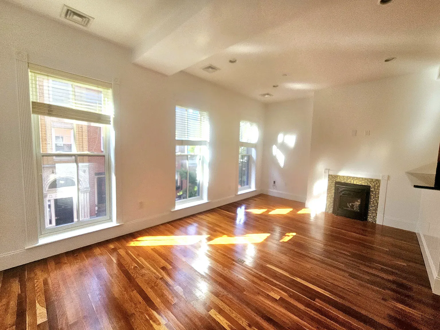 1 bed, 550 sqft, $3,200 — Photo 3