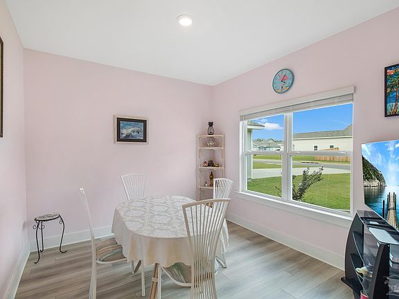 5th image of 3659 Applewood Dr