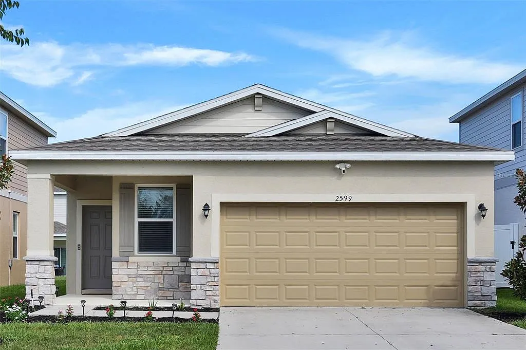 3 bed, 2.0 bath, 1619 sqft, $2,200 — Photo 1