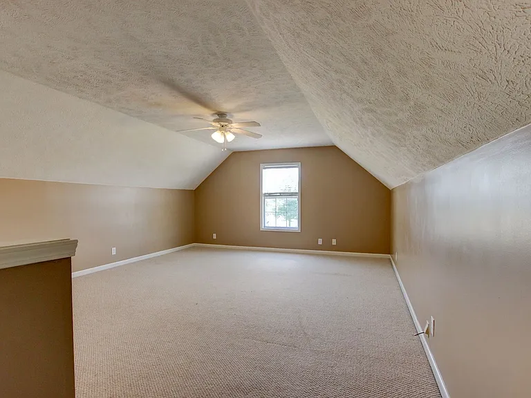 3729 Kendra Ct N — Photo 32