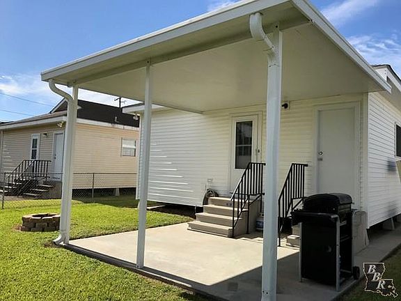 3rd image of 905 Arms St