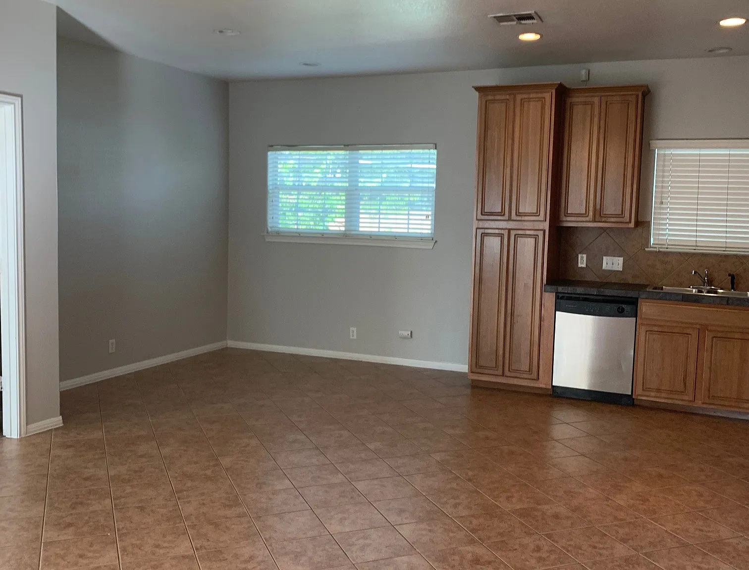 2 bed, 850 sqft, $2,000 — Photo 4